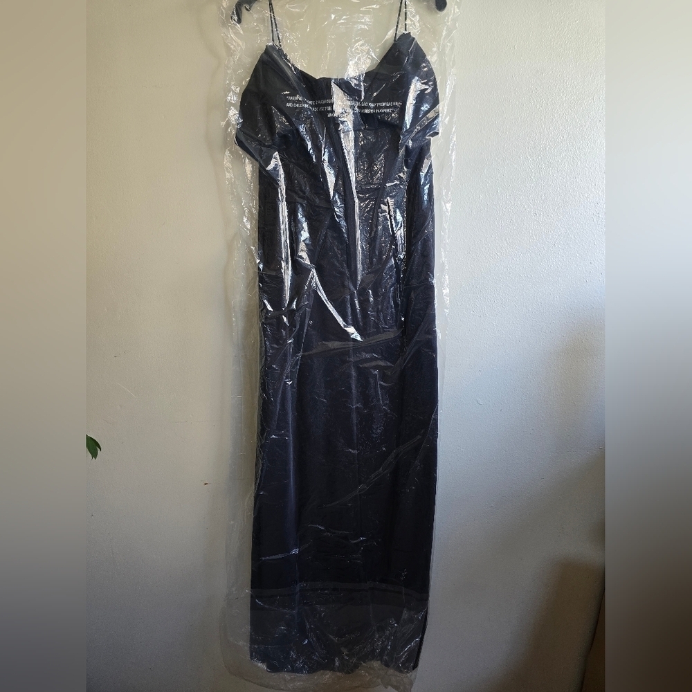 NWT! Sachin & Babi, Brittany Stretch Crepe Cold-Shoulder Gown, Navy -MSRP $285 - Picture 7 of 16